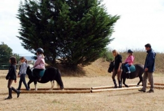 El centro ecuestre y los mini jinetes en Aurin 